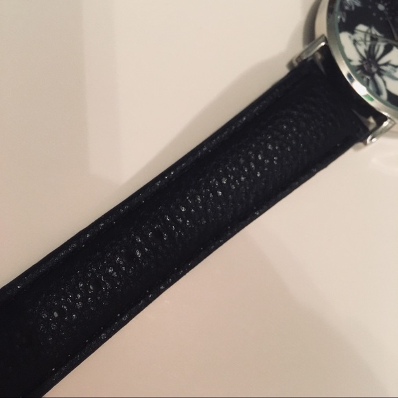 Floral Watch - Picture 4 of 4